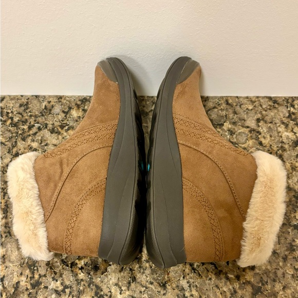 Adorable Suede & Faux Fur Booties - BZees - Picture 5 of 10